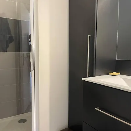 057 3 Pieces - Avec Piscine - Proche Mole *